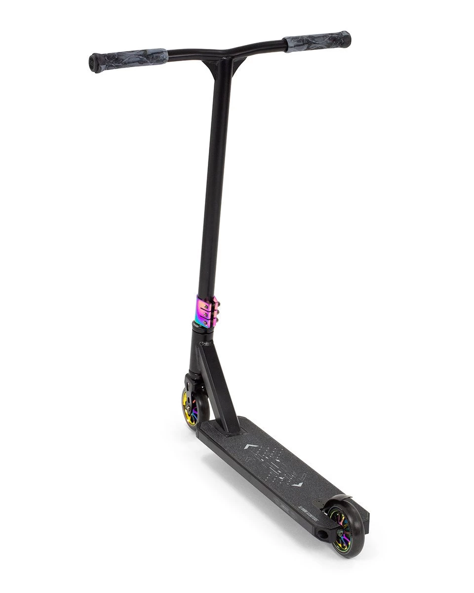 Slamm Classic V9 Stunt Scooter - Black/Neochrome 2 Slamm Classic V9 Stunt Scooter - Black/Neochrome - Image 2